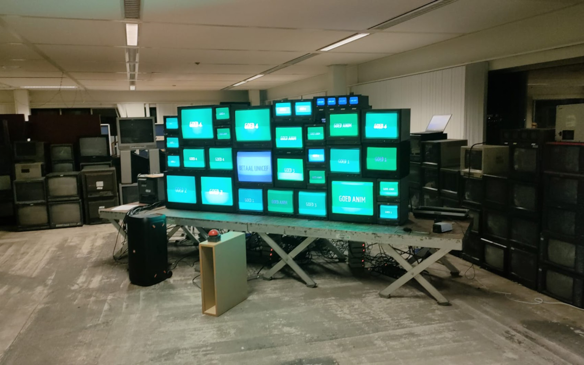 Building Custom vintage CRT videowall in progress. Sony PVM, JVC.